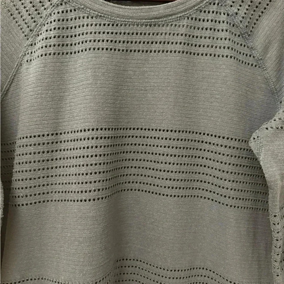 Studio by energy zone blue eyelet long sleeve athletic workout top size medium - Picture 2 of 8